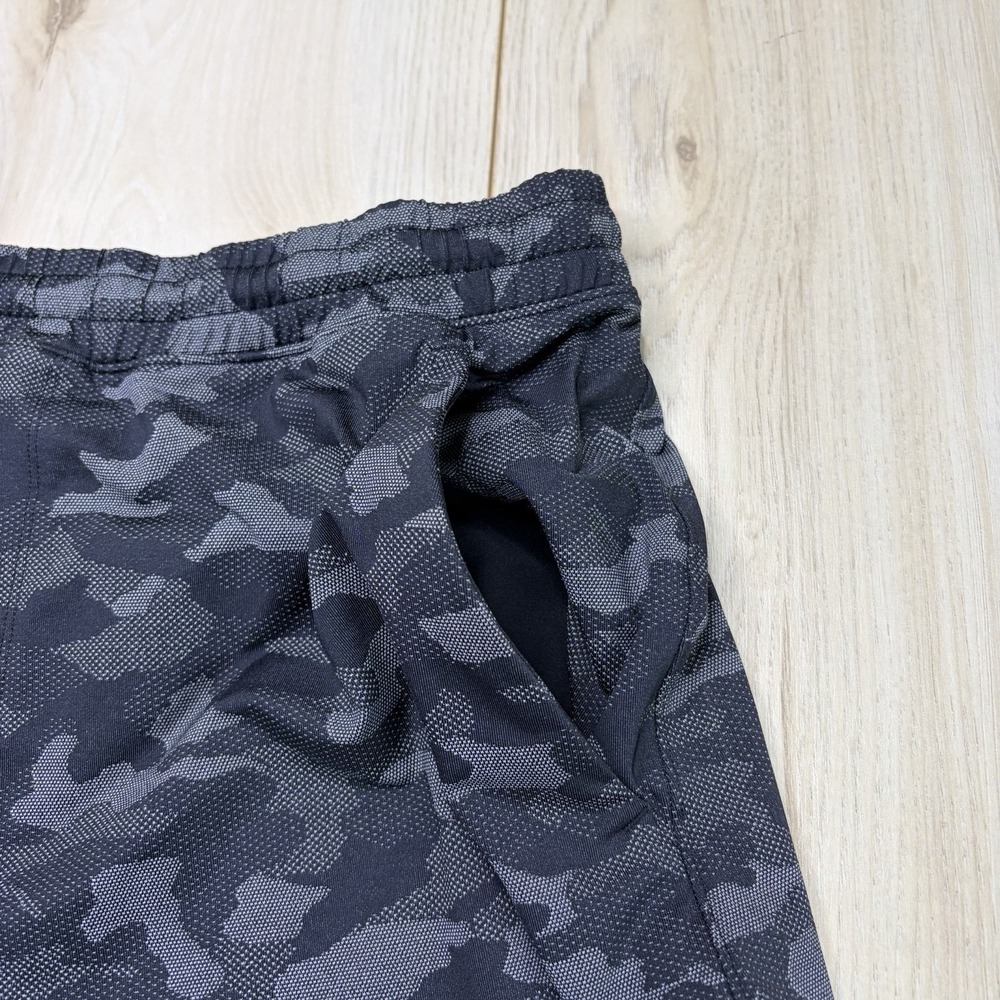 lululemon athletica Men's Black Gray Camo Athletic Shorts size large - Picture 2 of 12